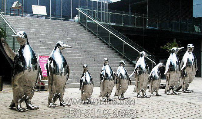 公園廣場不銹鋼鏡面白鋼創(chuàng)意姿態(tài)各異排隊等待的天鵝雕塑