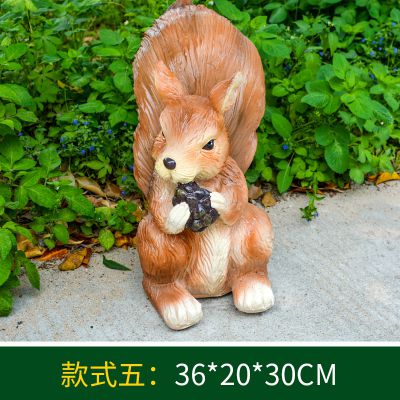 幼兒園一只吃松子的玻璃鋼松鼠雕塑