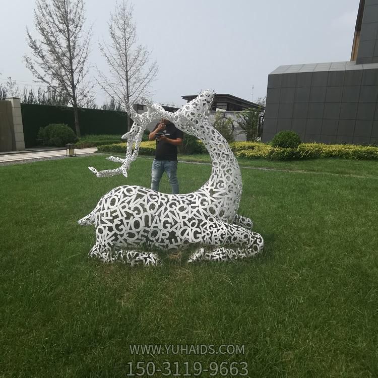 大型鐵藝動(dòng)物擺件公園草坪創(chuàng)意裝飾抽象梅花鹿雕塑