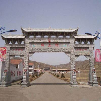 新農(nóng)村建設(shè)村口擺放青石浮雕仿古建筑三門石牌坊