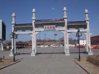 農(nóng)村石牌坊多少錢-河北村口大門石門樓圖片結(jié)構(gòu)設(shè)計制作造價